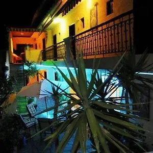 2* Otel Petunia