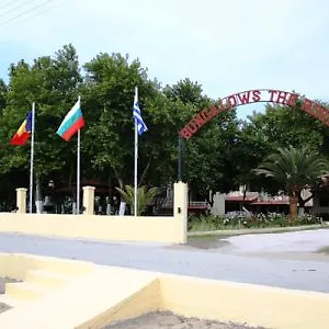 Отель Roses Bungalows, Неос-Мармарас